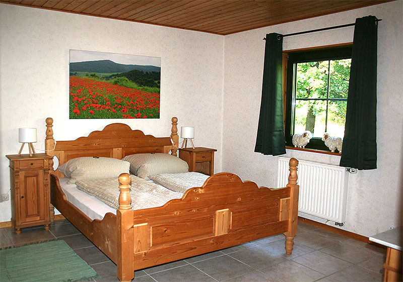 Schlafzimmer 1